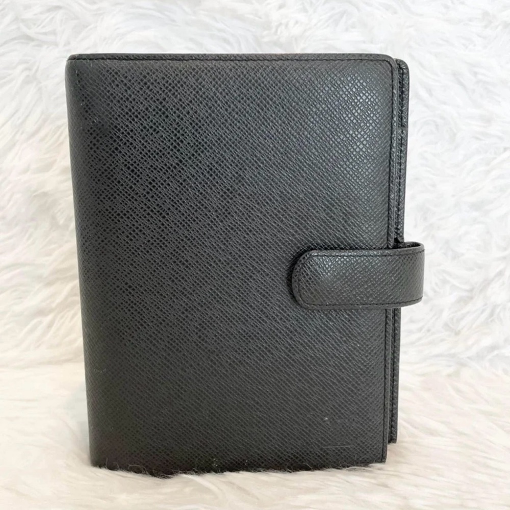 Louis Vuitton MM Agenda Black Taiga Leather
